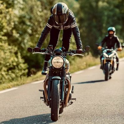 L'effet week-end !

📷 @low_b_ride 

#fridaymood #leather #jacket #leatherjacket #blouson #cuir #blouson #apparel #moto #motorcycle #bikerlife #girlswhoride #picoftheday