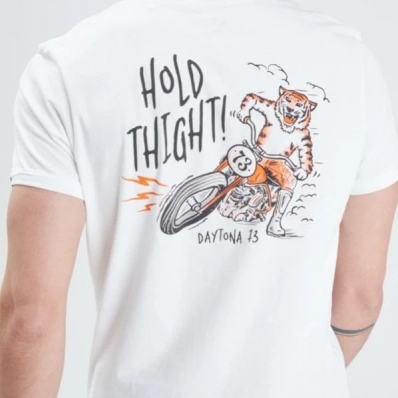Laissez le tigre en vous rugir 🐯

Nouveaux t-shirt en coton avec imprimé en sérigraphie.

👕 Modèle Hold tight

#springsummer22 #summer #ss22 #tshirt #tees #motorcycle #moto #tigre #tiger #fashion #fashionista #ootd #custom
