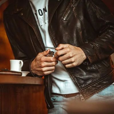 Subtilement authentique

🧥 Modèle Wade

📷 @indiana_anders

#daytona73 #leather #jacket #leatherjacket #bikerjacket #perfecto #cuir #blouson #vintage #apparel #leder #blousoncuir #fashion #fashionista #mensfashion #menstyle #menswear #stylish #lookoftheday