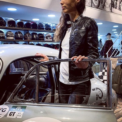 Look of monday 👀

@the_royal_racer_aixenprovence

#leather #jacket #leatherjacket #cuir #motojacket #blousoncuir #racing #cuirmoto #apparel #lookoftheday #fashion #fashionista #girlswhoride #store #conceptstore #ootd